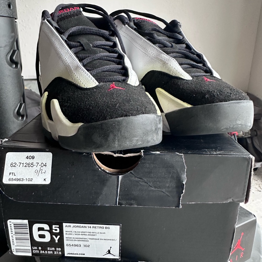 Jordan Men's White and Black Sneakers with Red Accents - Picture 3 of 5